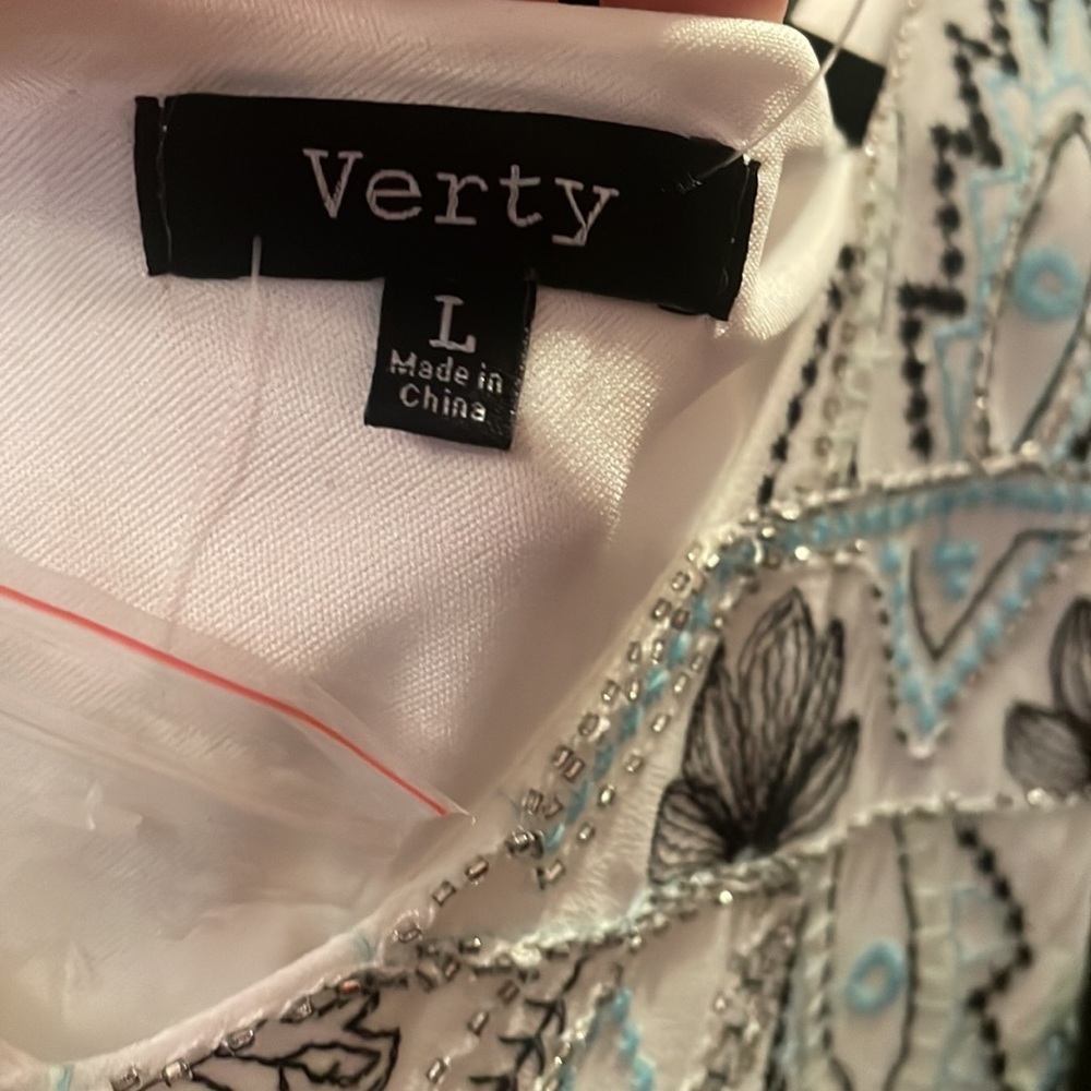 Sequined top by Verty. NWOT - Picture 3 of 4
